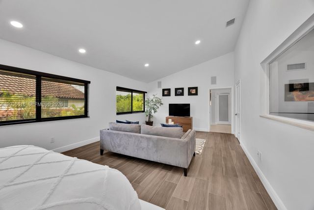 2000 S Bayshore Drive 65, Miami, FL 33133