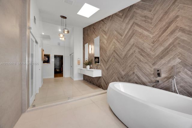 2000 S Bayshore Drive 65, Miami, FL 33133