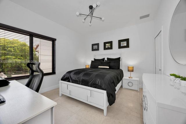 2000 S Bayshore Drive 65, Miami, FL 33133