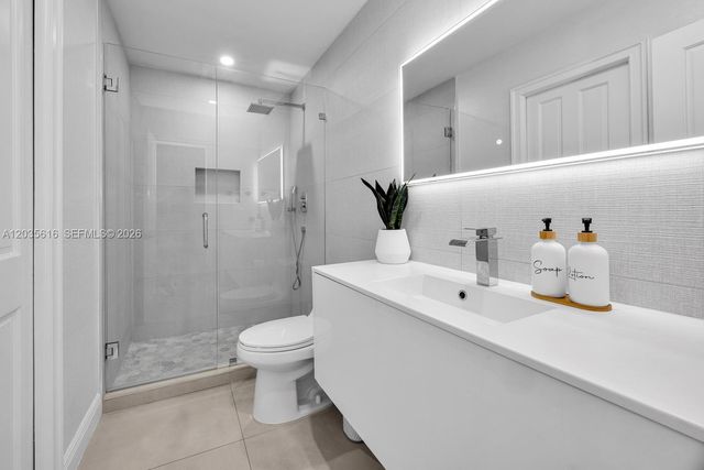 2000 S Bayshore Drive 65, Miami, FL 33133