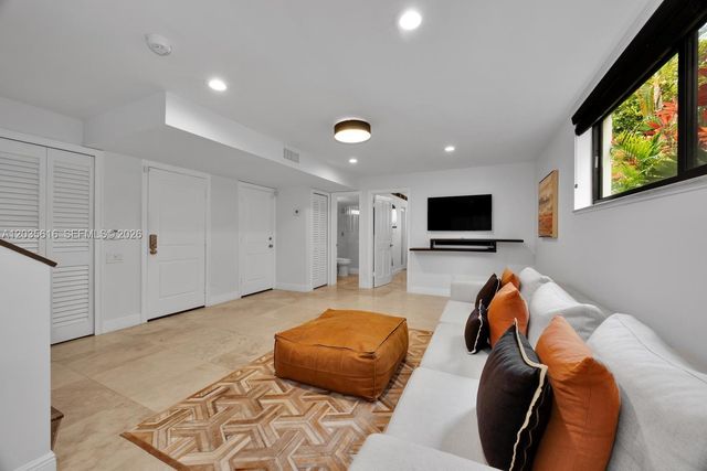 2000 S Bayshore Drive 65, Miami, FL 33133