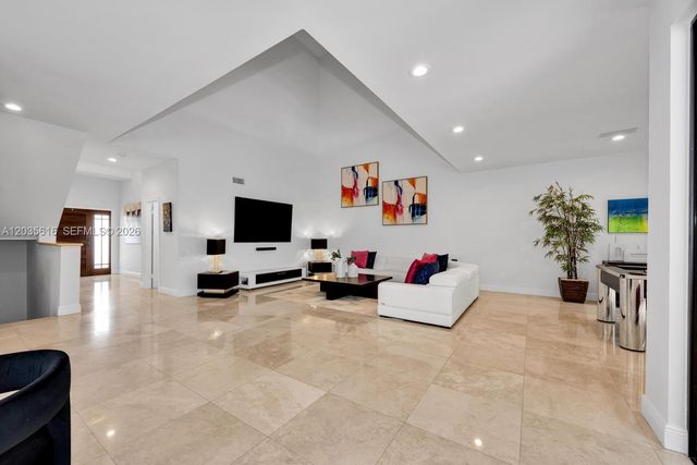 2000 S Bayshore Drive 65, Miami, FL 33133