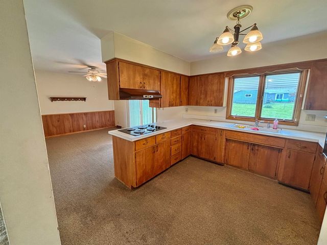 2620 Crestline Avenue, Waterloo, IA 50702