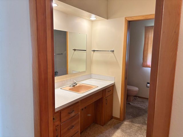 2620 Crestline Avenue, Waterloo, IA 50702