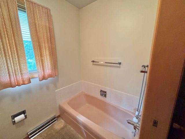 2620 Crestline Avenue, Waterloo, IA 50702