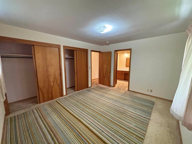 2620 Crestline Avenue, Waterloo, IA 50702