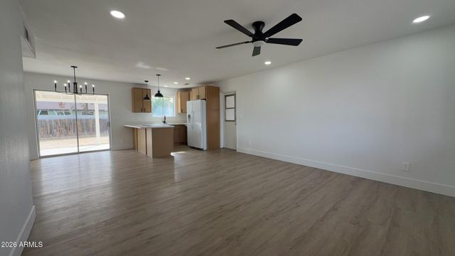 925 E 7TH Drive, Mesa, AZ 85204