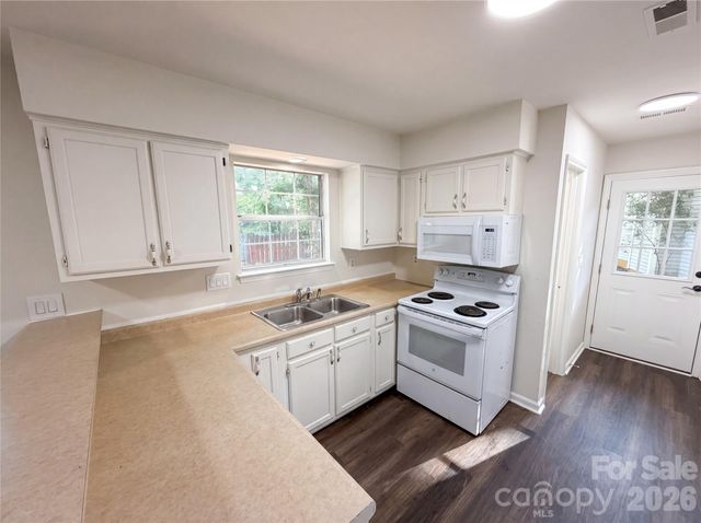 4720 Topsail Court, Charlotte, NC 28212