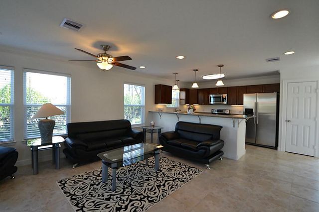 290 Debbie Lane, San Leon, TX 77539