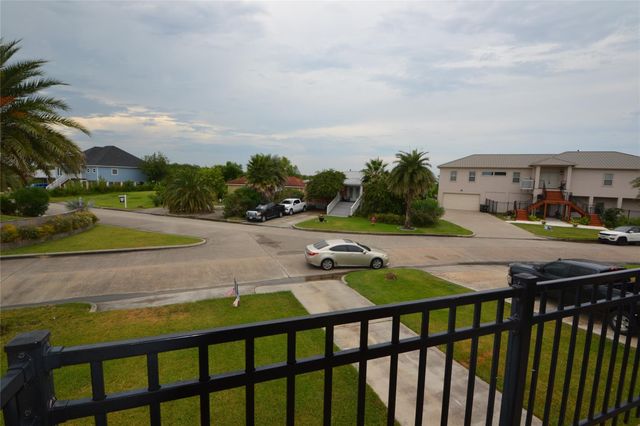 290 Debbie Lane, San Leon, TX 77539