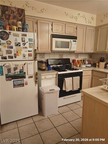 2032 Bavington Drive B, Las Vegas, NV 89108