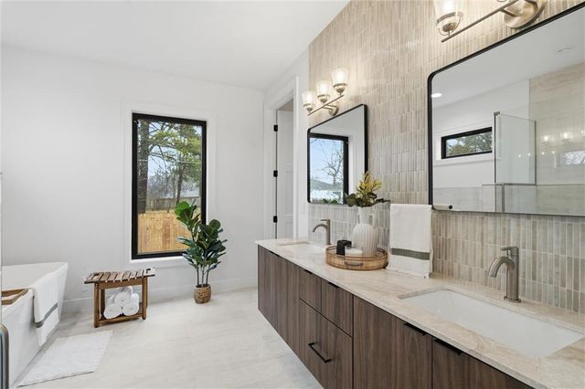 2714 NW 84th Terrace, Kansas City, MO 64154