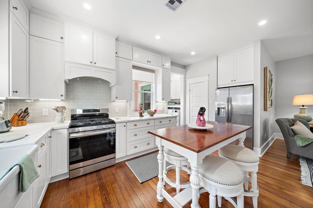 2415 37th Street, Galveston, TX 77550