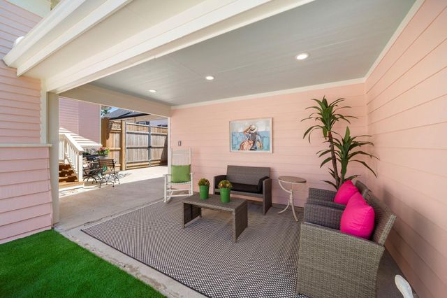 2415 37th Street, Galveston, TX 77550
