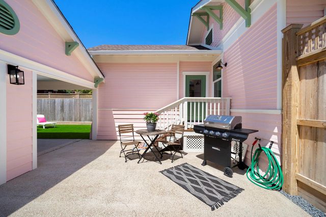 2415 37th Street, Galveston, TX 77550