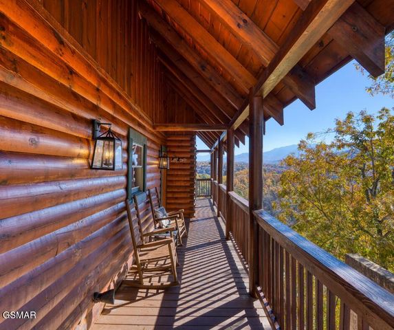 4664 Nottingham Heights Way, Pigeon Forge, TN 37863