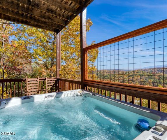 4664 Nottingham Heights Way, Pigeon Forge, TN 37863