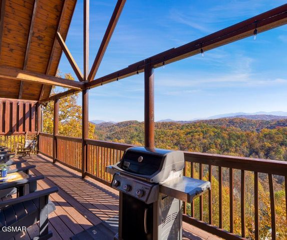 4664 Nottingham Heights Way, Pigeon Forge, TN 37863