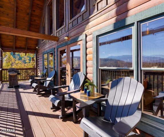 4664 Nottingham Heights Way, Pigeon Forge, TN 37863