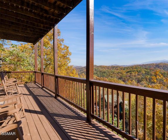 4664 Nottingham Heights Way, Pigeon Forge, TN 37863
