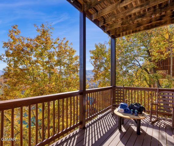 4664 Nottingham Heights Way, Pigeon Forge, TN 37863