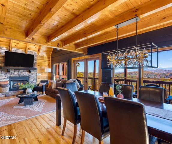 4664 Nottingham Heights Way, Pigeon Forge, TN 37863