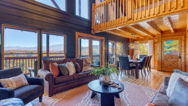 4664 Nottingham Heights Way, Pigeon Forge, TN 37863