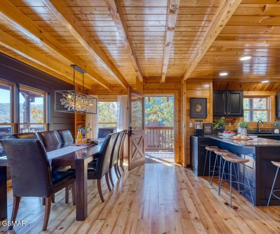 4664 Nottingham Heights Way, Pigeon Forge, TN 37863