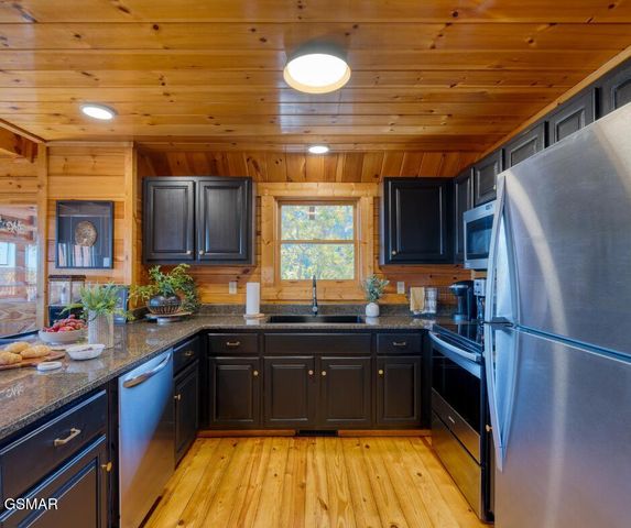 4664 Nottingham Heights Way, Pigeon Forge, TN 37863
