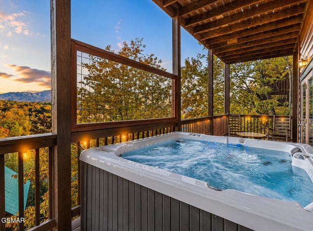 4664 Nottingham Heights Way, Pigeon Forge, TN 37863