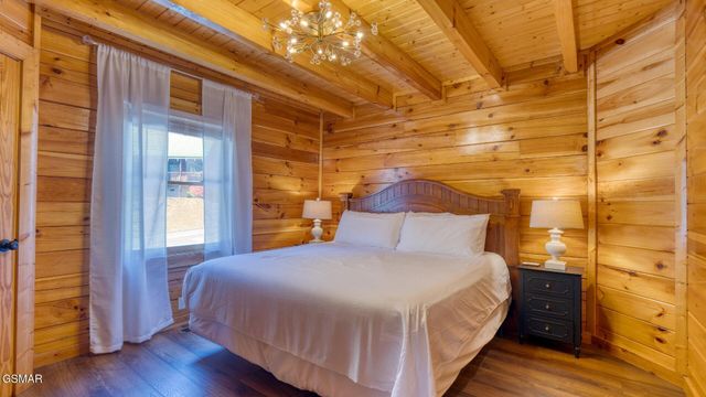 4664 Nottingham Heights Way, Pigeon Forge, TN 37863