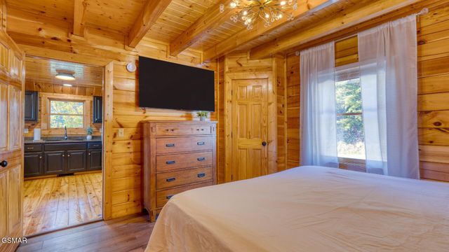 4664 Nottingham Heights Way, Pigeon Forge, TN 37863