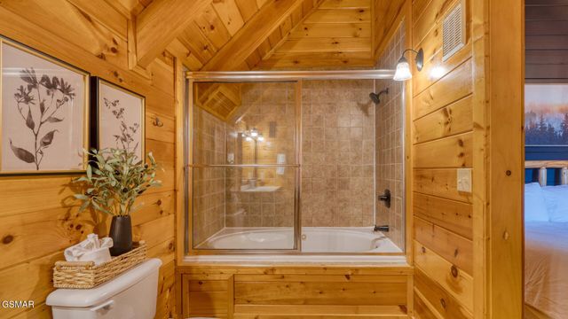 4664 Nottingham Heights Way, Pigeon Forge, TN 37863