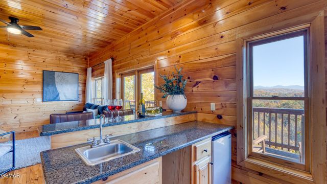 4664 Nottingham Heights Way, Pigeon Forge, TN 37863