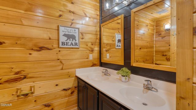 4664 Nottingham Heights Way, Pigeon Forge, TN 37863