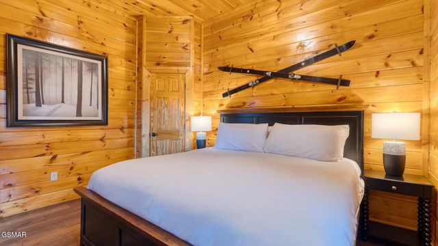 4664 Nottingham Heights Way, Pigeon Forge, TN 37863