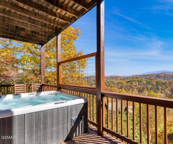 4664 Nottingham Heights Way, Pigeon Forge, TN 37863