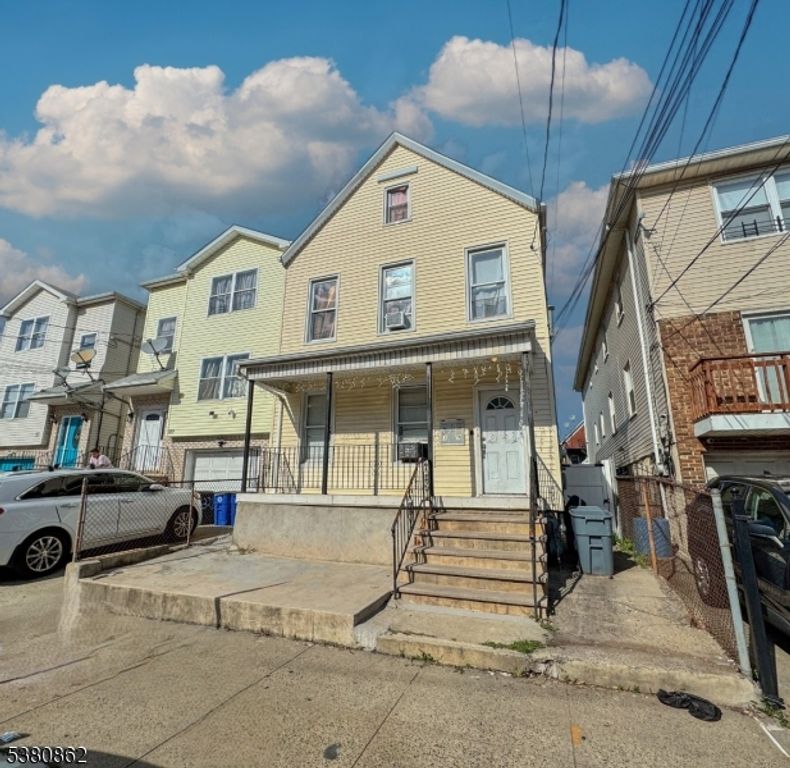 319 Bond St, Elizabeth City, NJ 07206