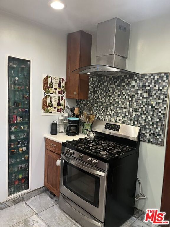 Image 6 of property listing at 1160 W 101st Street, Los Angeles, CA 90044