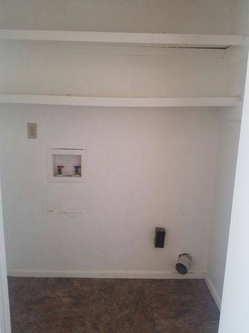 406 SE 6th St Apt D, Andrews, TX 79714