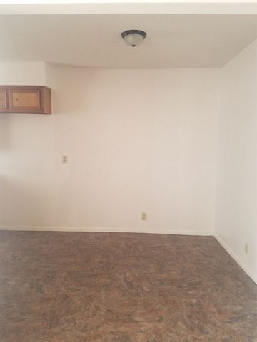 406 SE 6th St Apt D, Andrews, TX 79714