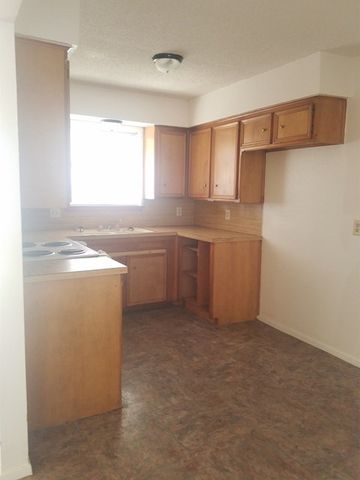 406 SE 6th St Apt D, Andrews, TX 79714