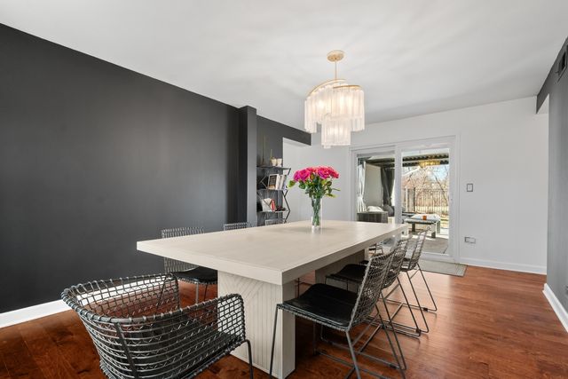 8 Rob Road, Mount Prospect, IL 60056