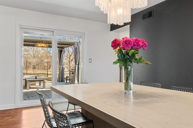 8 Rob Road, Mount Prospect, IL 60056