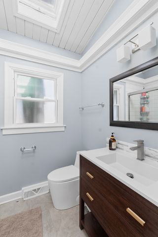 8 Rob Road, Mount Prospect, IL 60056