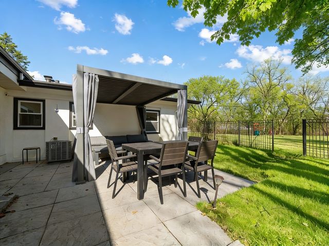 8 Rob Road, Mount Prospect, IL 60056