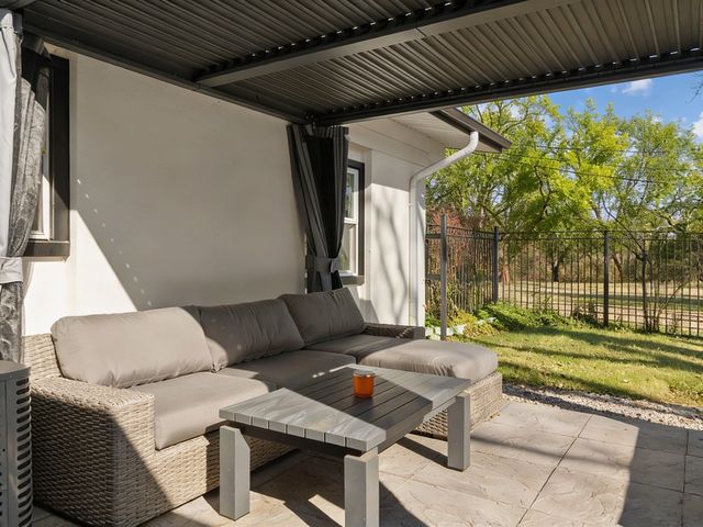 8 Rob Road, Mount Prospect, IL 60056