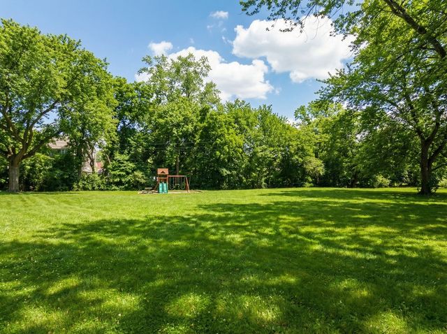 8 Rob Road, Mount Prospect, IL 60056