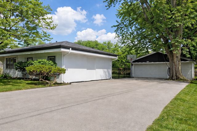 8 Rob Road, Mount Prospect, IL 60056