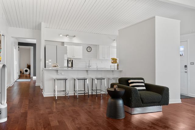 8 Rob Road, Mount Prospect, IL 60056